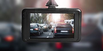 Autos auf der Bildschirm einer Dashcam