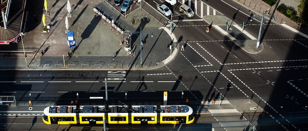 Straßenkreuzung aus der Vogelperspektive