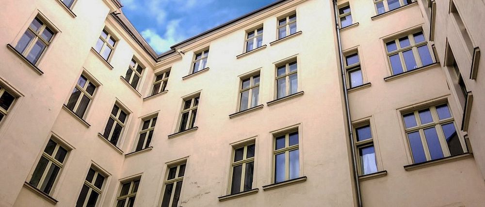 Hinterhausfassade aus der Froschperspektive