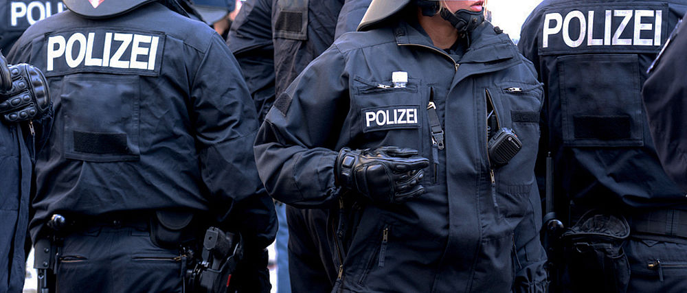 Gruppe von Polizist:innen in Uniform