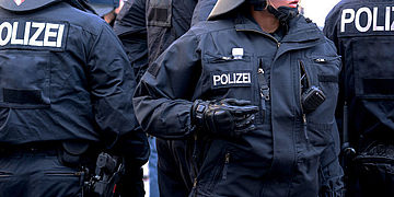 Gruppe von Polizist:innen in Uniform