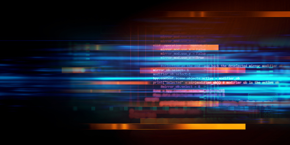 Leuchtende Querstreifen überdecken einen Programmiercode.